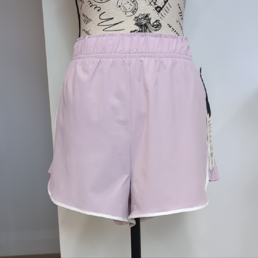 MONDETTA | Women's Fair Orchard/White Side Pleat 2.5" Retro Athletic Shorts
